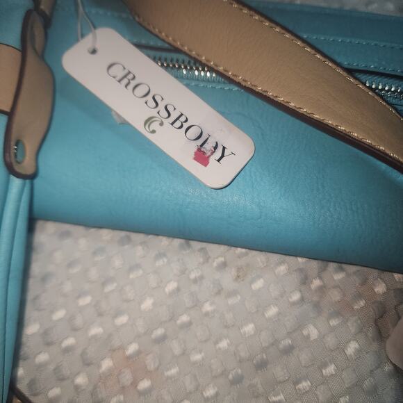 CHARMING CHARLIE NWT TURQUOISE CROSSBODY BAG & MATCHING WALLET COMBO - Picture 10 of 11